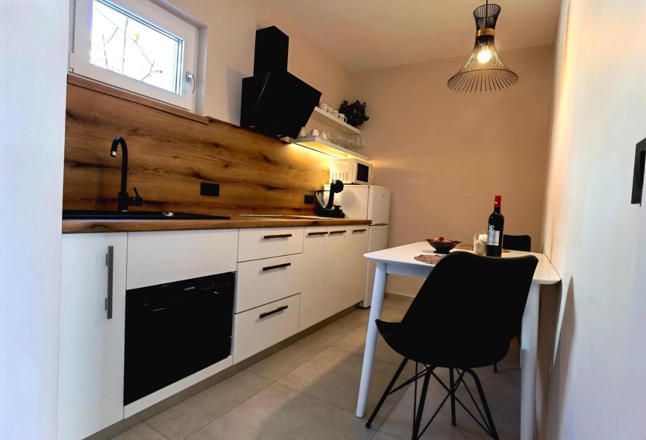 Stay In The Very Heart Of Porec - 50M To The Beach Poreč Exterior foto
