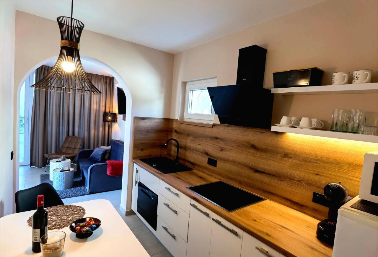 Stay In The Very Heart Of Porec - 50M To The Beach Poreč Exterior foto