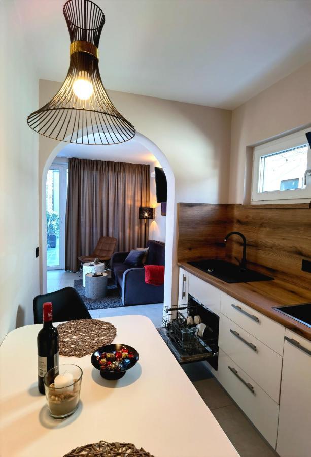 Stay In The Very Heart Of Porec - 50M To The Beach Poreč Exterior foto